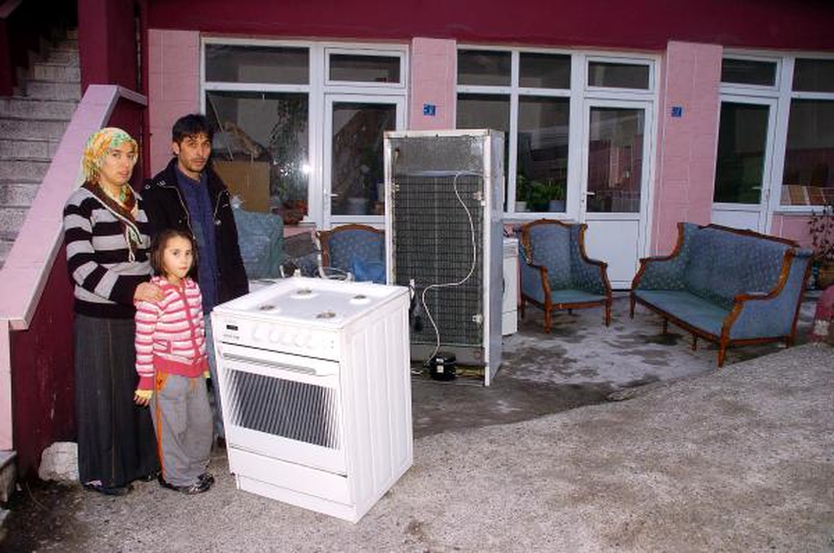 Heyelanzede Aileyi Üzen Eşya Yardımı