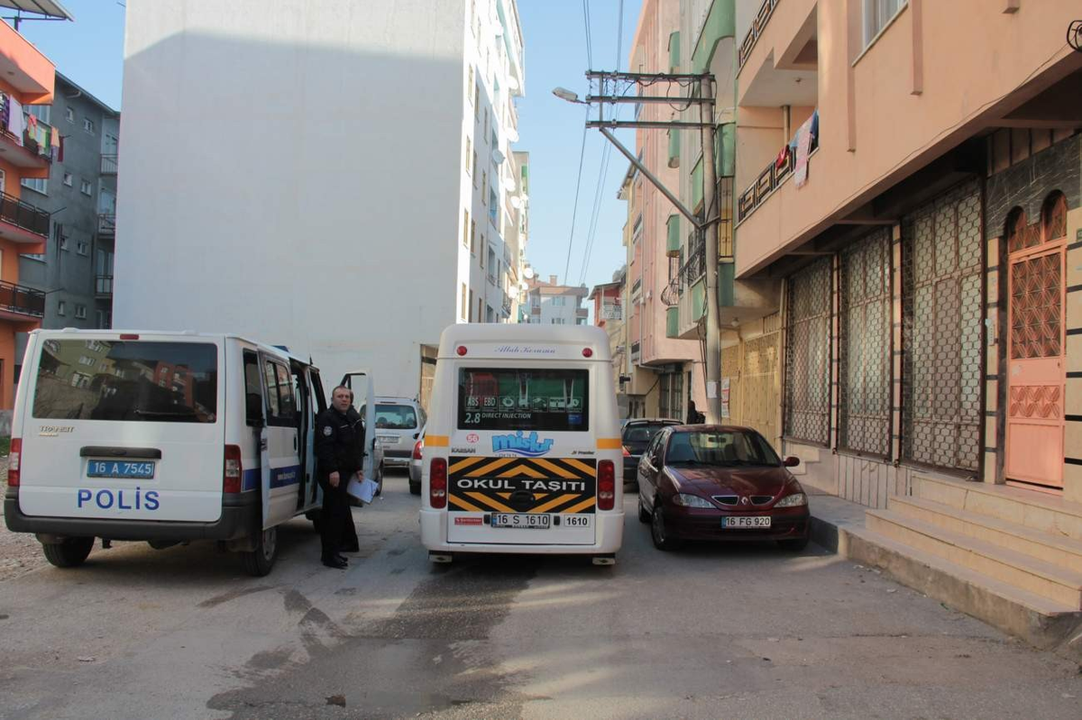Hırsız Kapı Önündeki Ayakkabıları Çaldı
