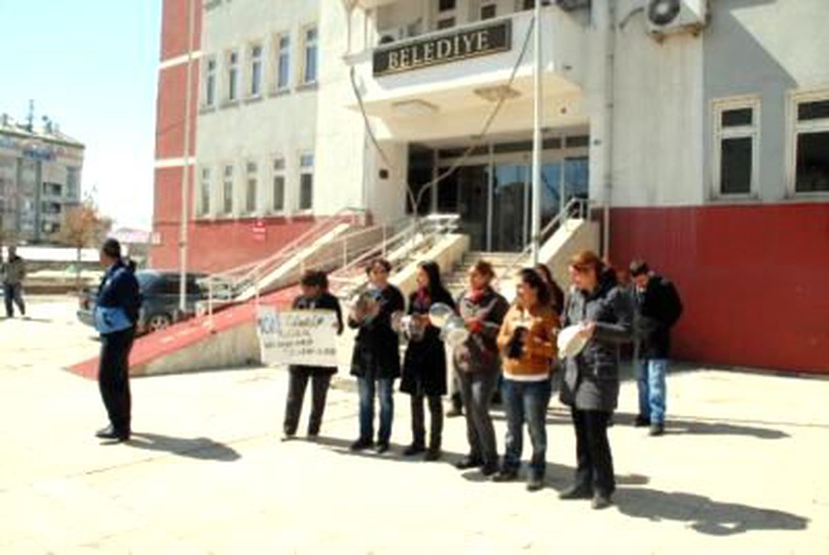 İşsiz Kalan Kadınlardan, Tencere Tavalı Protesto