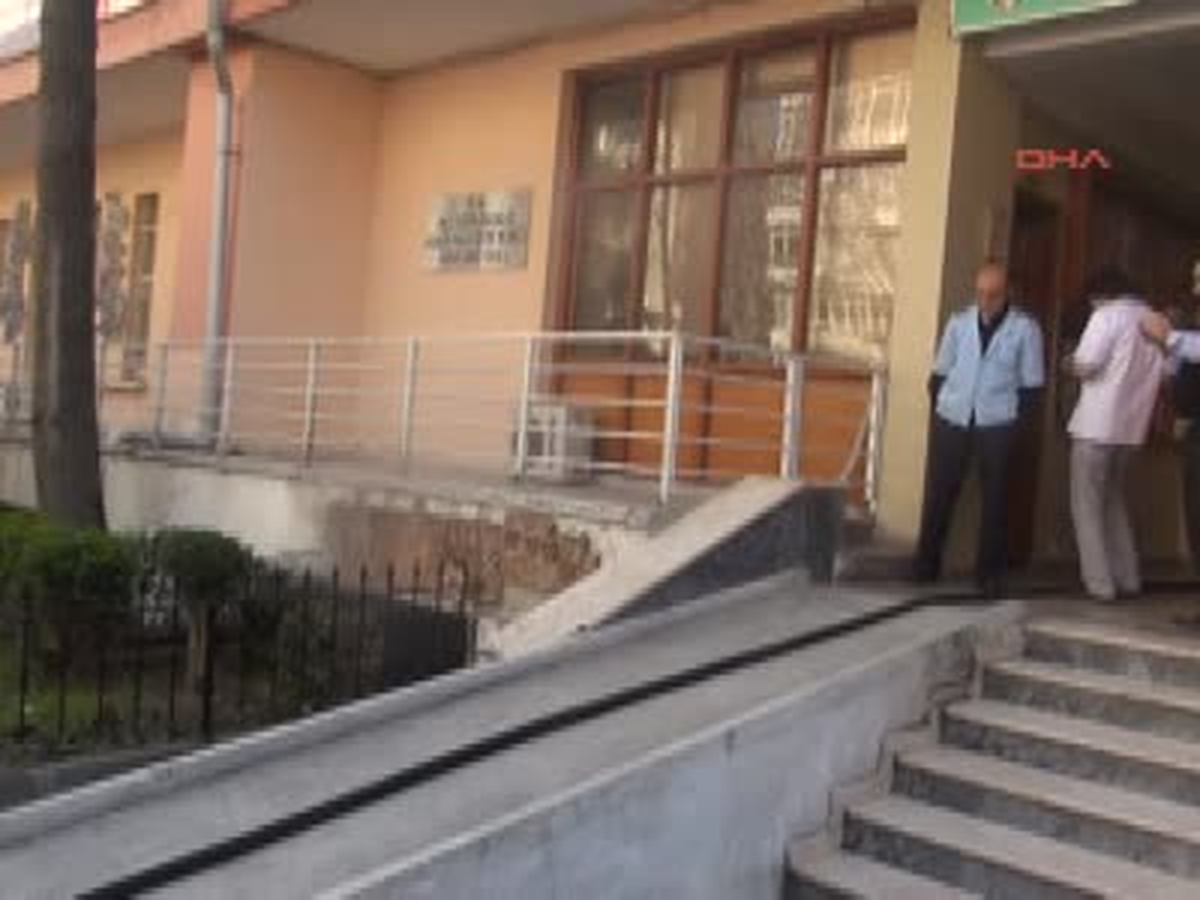 Kadıköy Adliyesi\'nde Duman Paniği