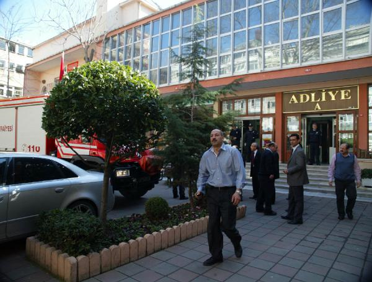 Kadıköy Adliyesinde Korkutan Yangın