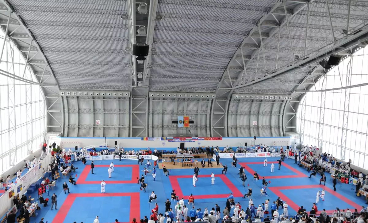 Karateciler Balkanlar\'ı Fethetti