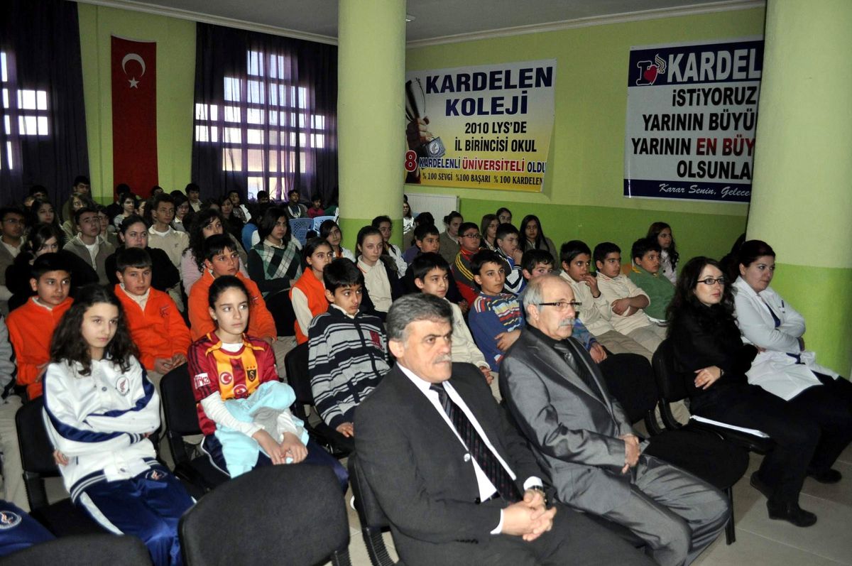 Kardelen Koleji Öğrencileri Çanakkale Zaferi ve Şehitleri Anma Programı Düzenledi