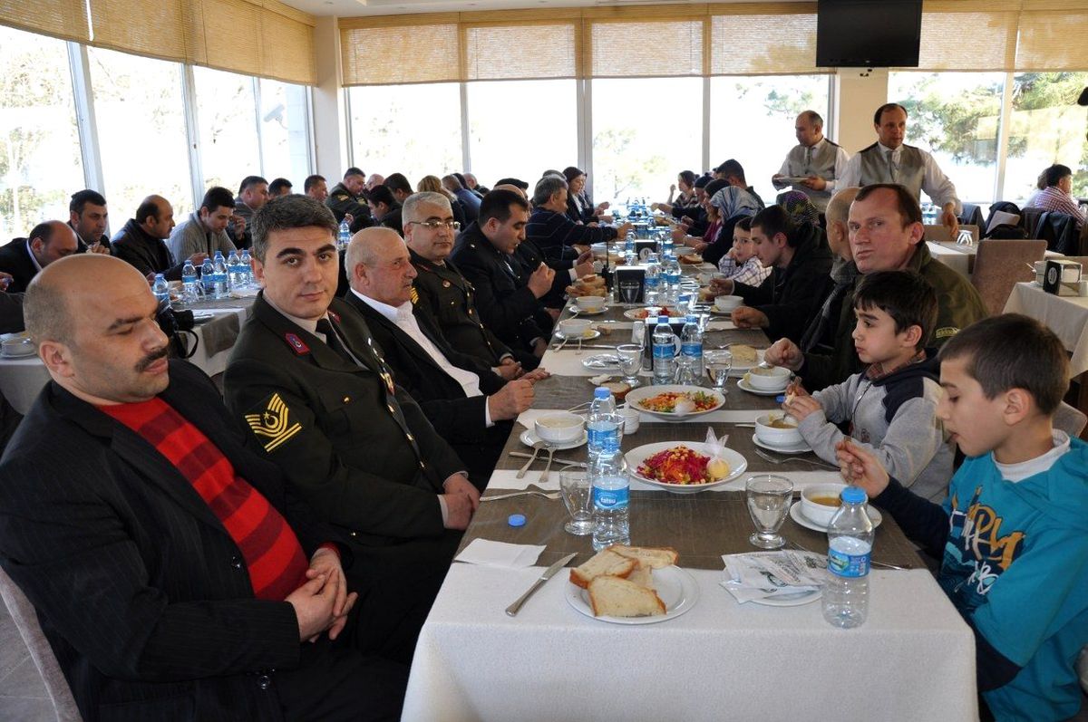 Kaymakamlıktan Şehit Yakınlarına Yemek