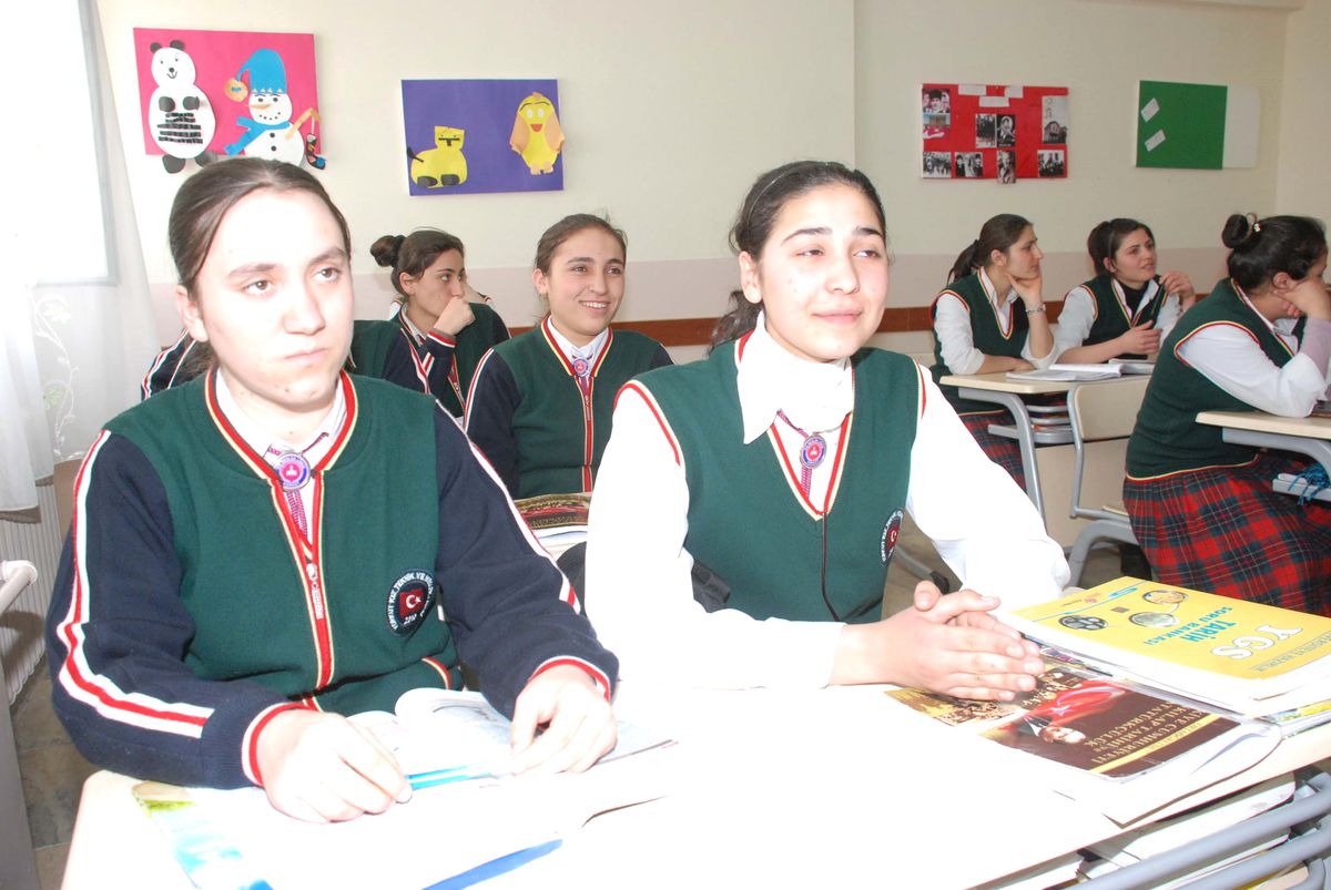 Kız Öğrenciler Pansiyon Sorunu Yaşıyor