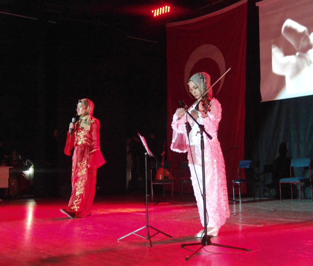 Kütahya Konuralp Koleji'nden Şiir ve Müzik Şöleni