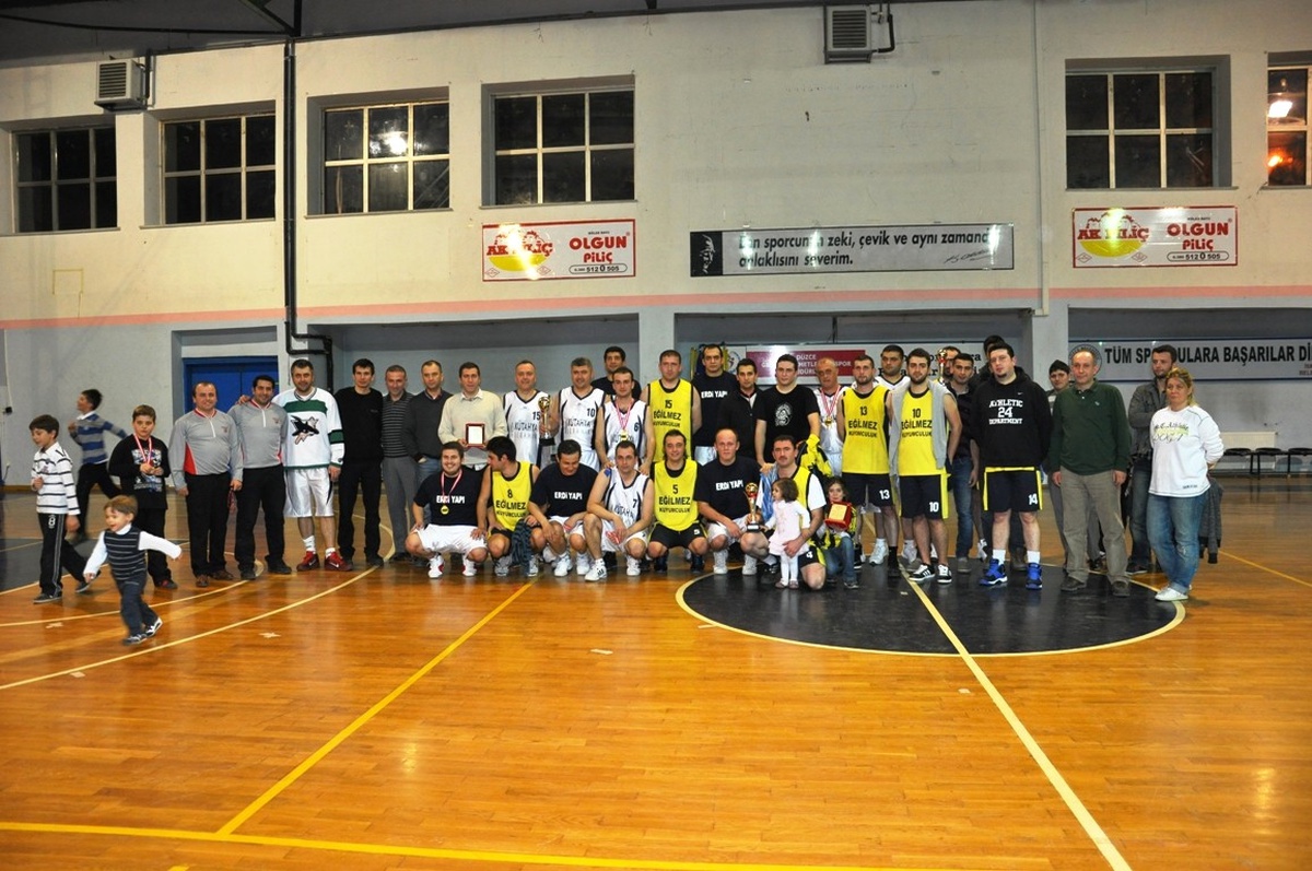 Müesseseler Arası Basketbol Turnuvası\'nın Galibi Erdi Yapı Oldu
