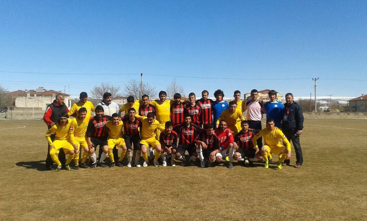 Neü Futbol Takımı Playoff Müsabakalarına Katılmayı Garantiledi
