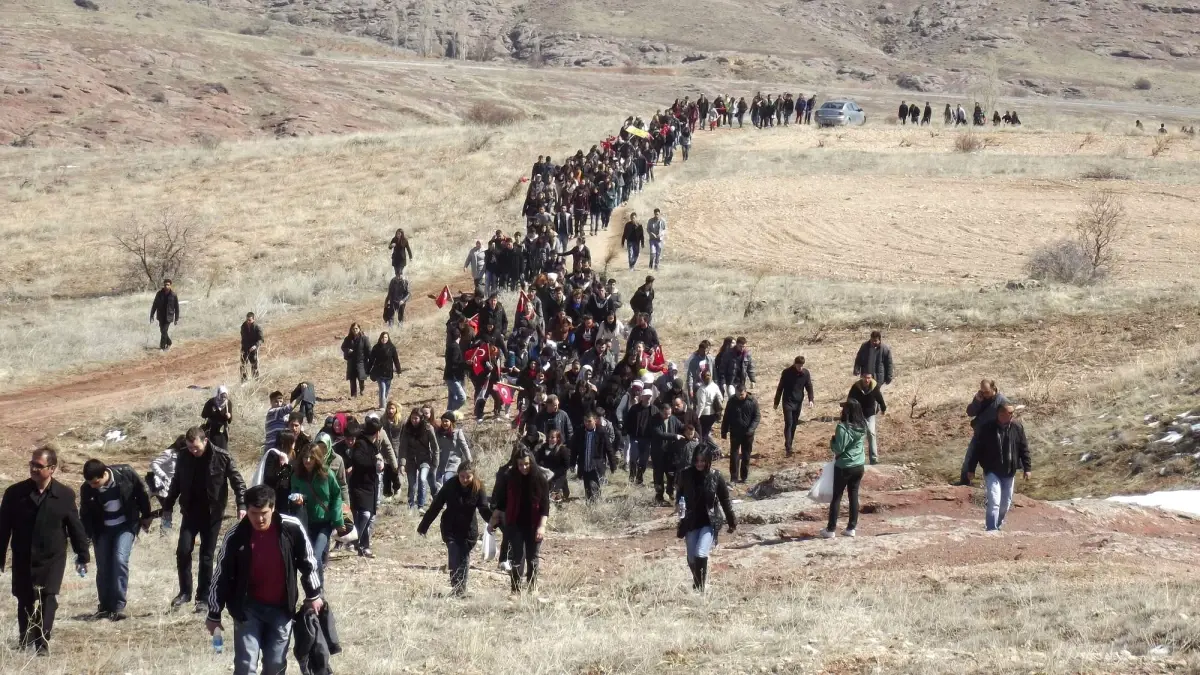 Nevşehir'de Üniversiteli Gençlerden Çanakkale Yürüyüşü