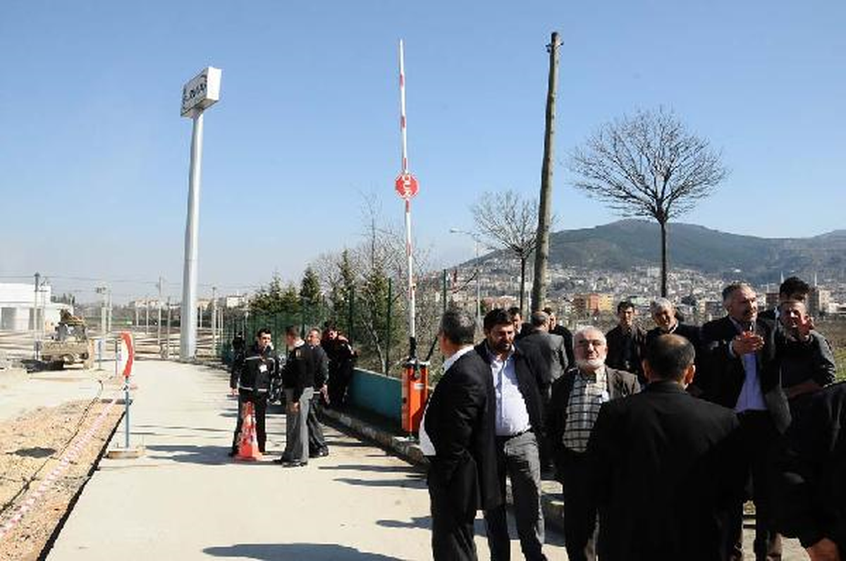 Özel Halk Otobüsçüler Burulaş\'ın Camlarını Kırdı