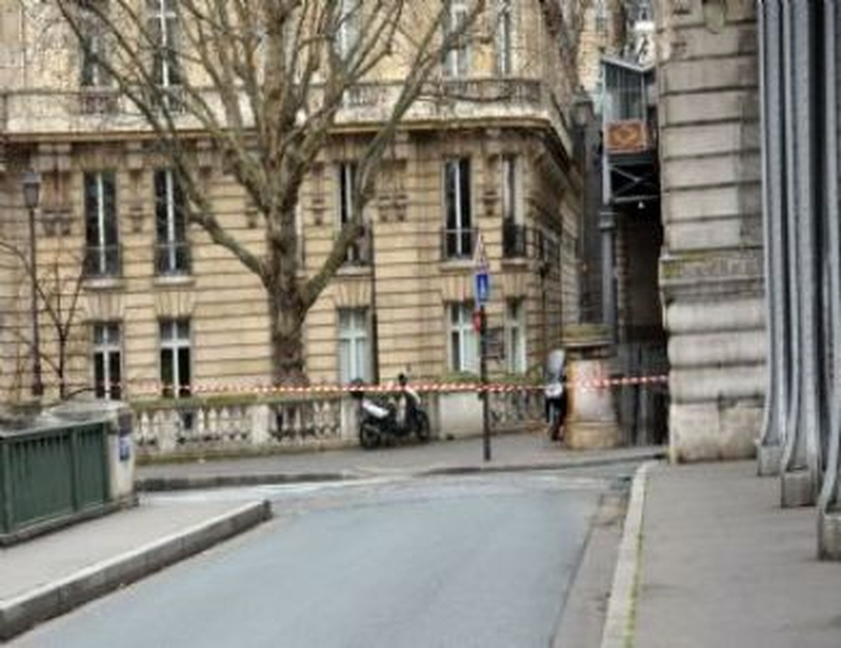 Paris\'te Şehitleri Anma Programında Bomba Paniği