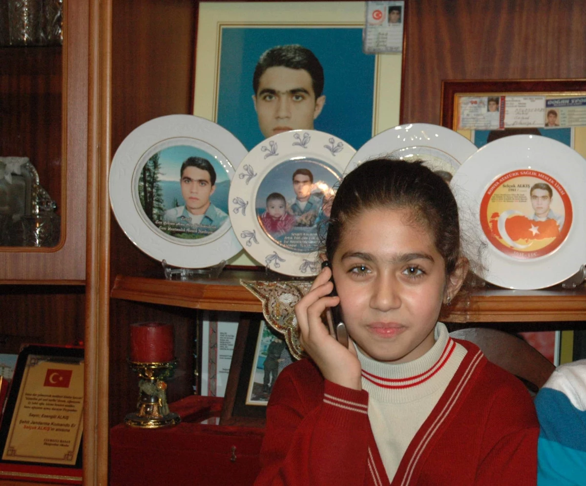 Şehit Kızı, Bakan Davutoğlu ile Telefonla Görüştü