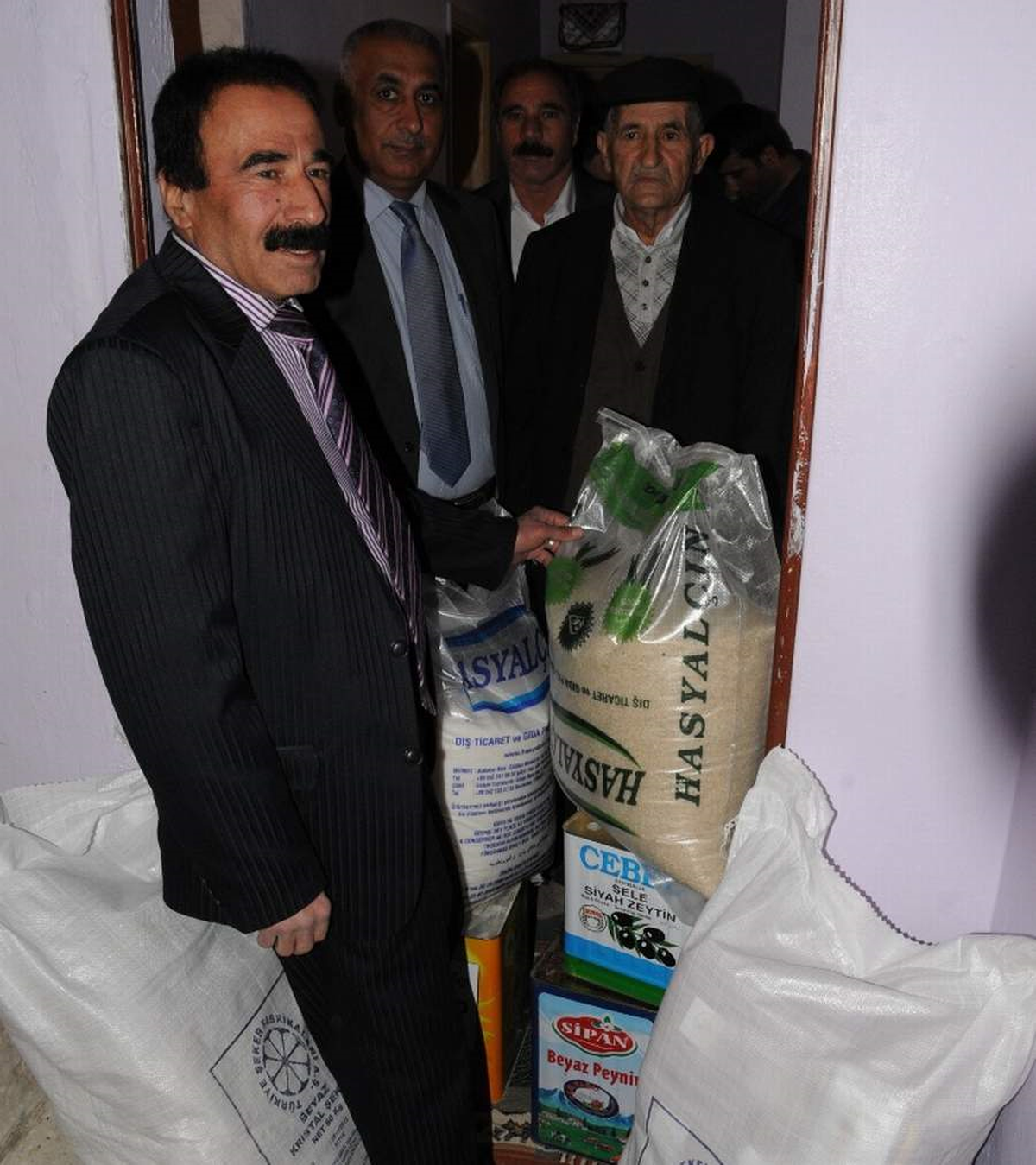 Silopi Kaymakamlığı\'ndan Vanlı Depremzedelere Yardım