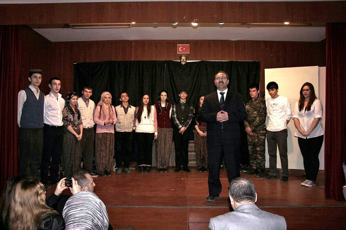 Süleyman Çakır Lisesi Öğrencilerinin Oynadığı Tiyatro Beğeni ile İzlendi