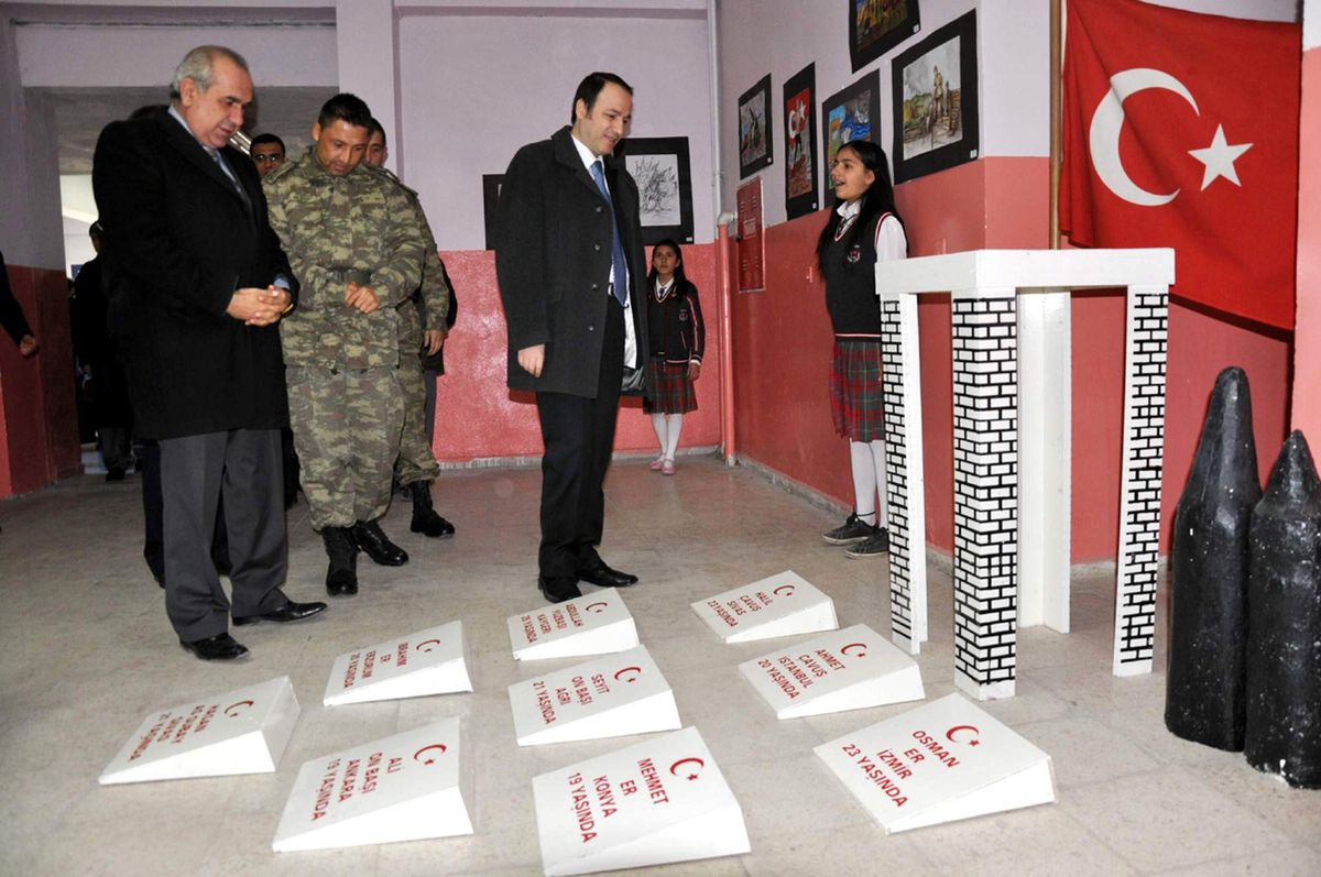 Suşehri\'nde Çanakkale Sergisi Açıldı