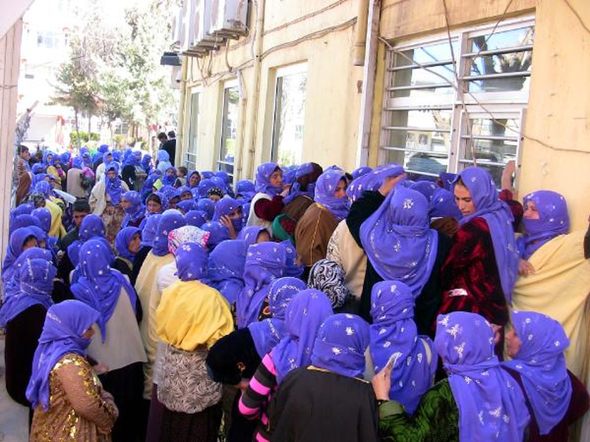 Viranşehir\'de, \'Şartlı Nakit\' İzdihamı