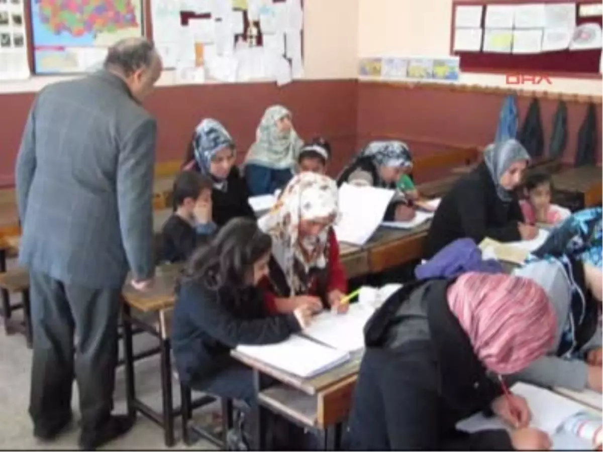 75 yaşındaki Hayriye Ninenin Okuma Azmi