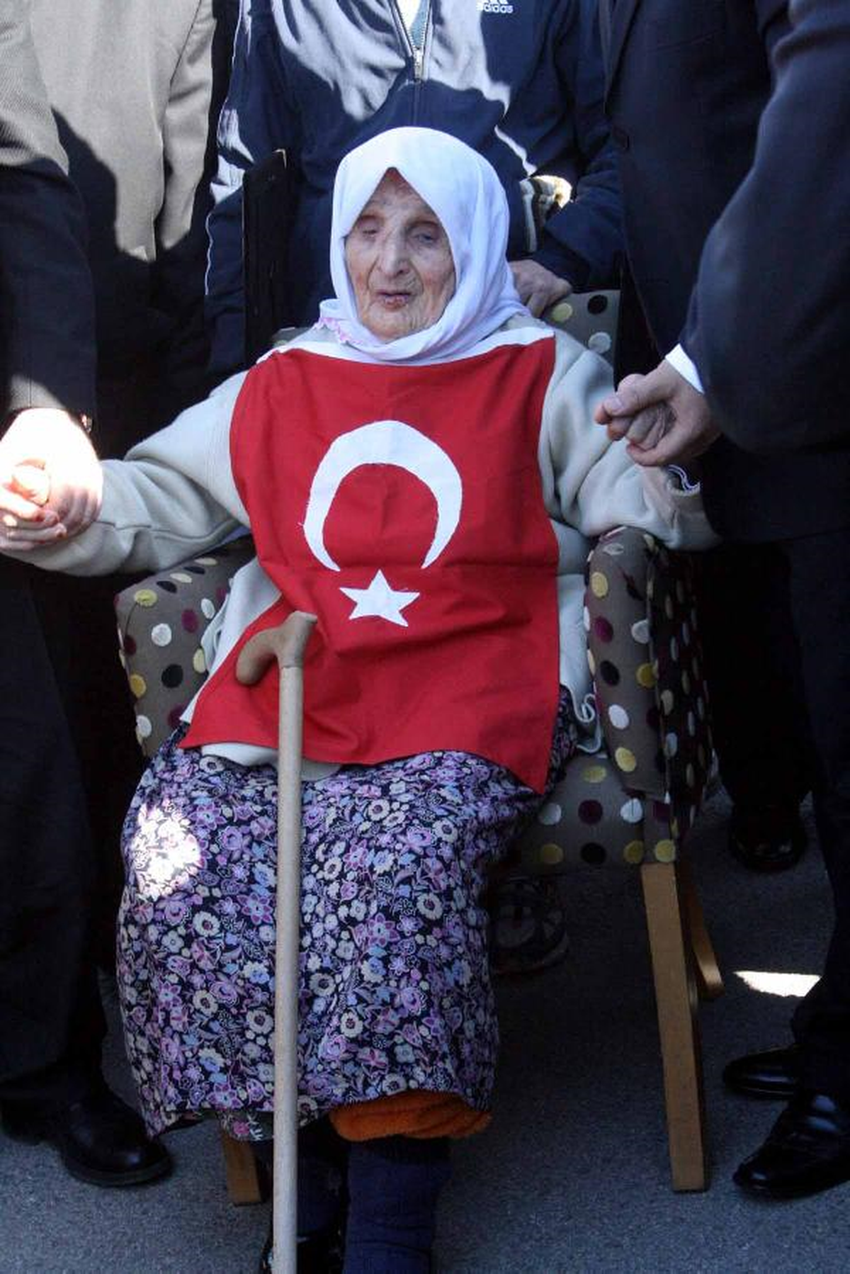 102 Yaşındakı Ayşe Nine, Çanakkale Şehidi Babasının Mezarını Arıyor