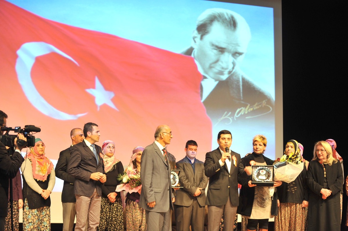 Akmek Kursiyerlerinden Tiyatro Oyunu