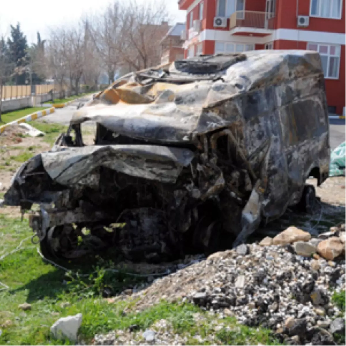 Ambulansla Otomobil Çarpıştı: 5 Ölü