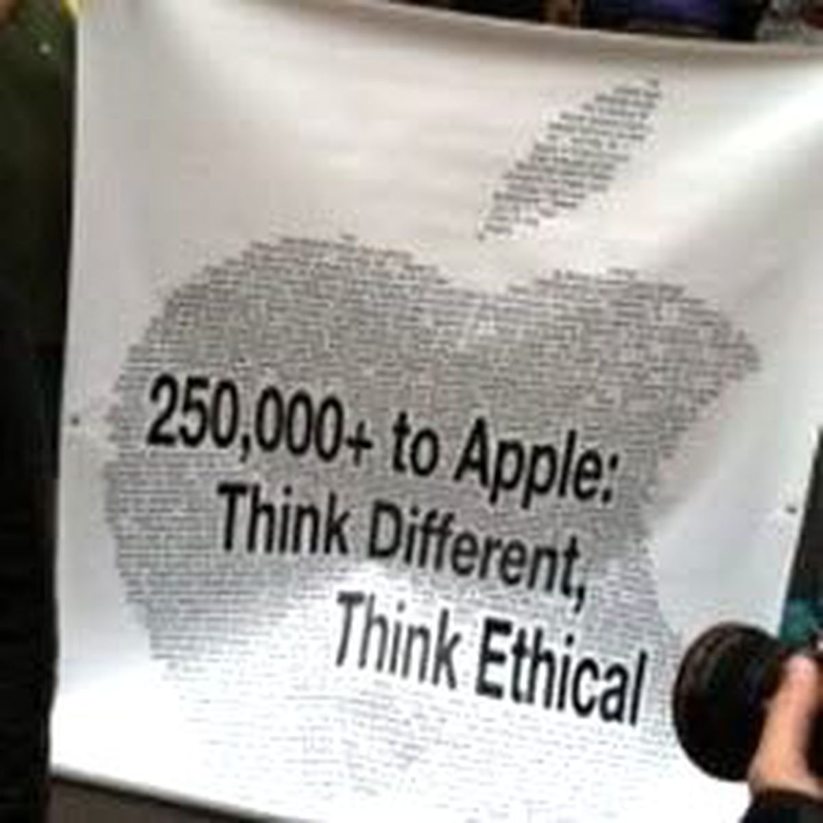 Apple Karşıtları Sahnede!
