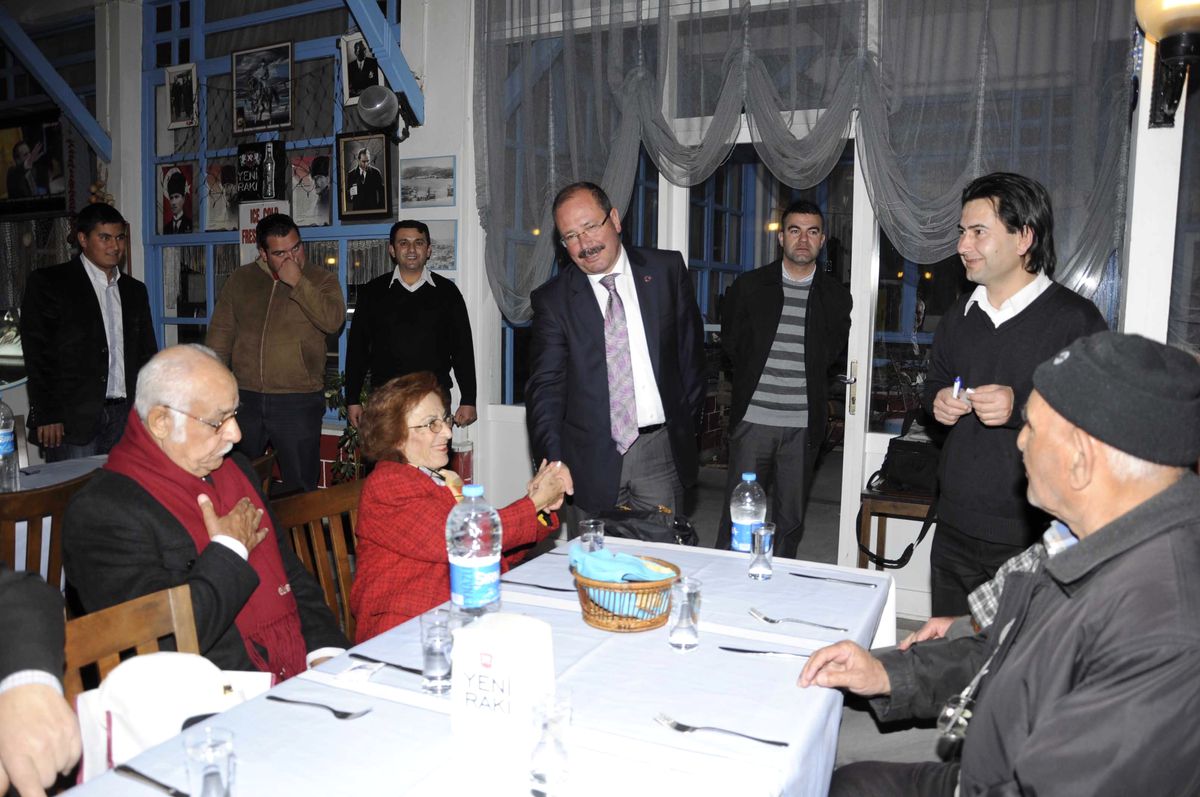 Başkan Altungün Yaşlıları Ağırladı
