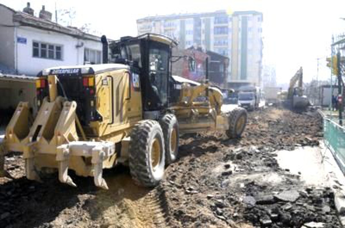 Belediye Ekipleri Yol Çalışmalarına Başladı