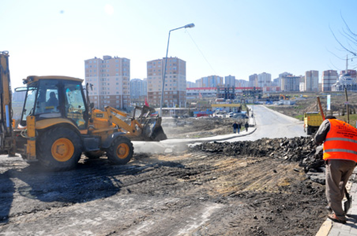 Beylikdüzü Belediyesi\'nden Asfalt Çalışmaları
