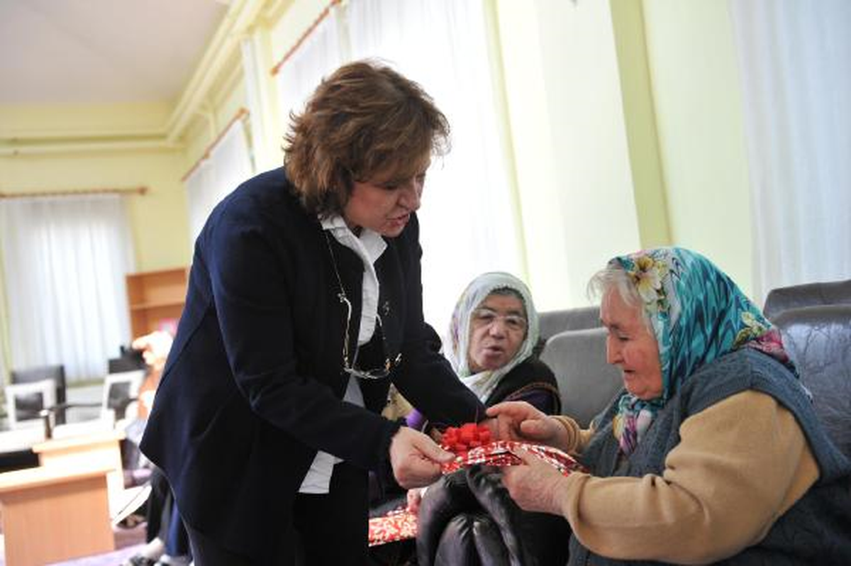 Birgül Ayman Güler ve Selvi Kılıçdaroğlu, Huzurevini Ziyaret Etti