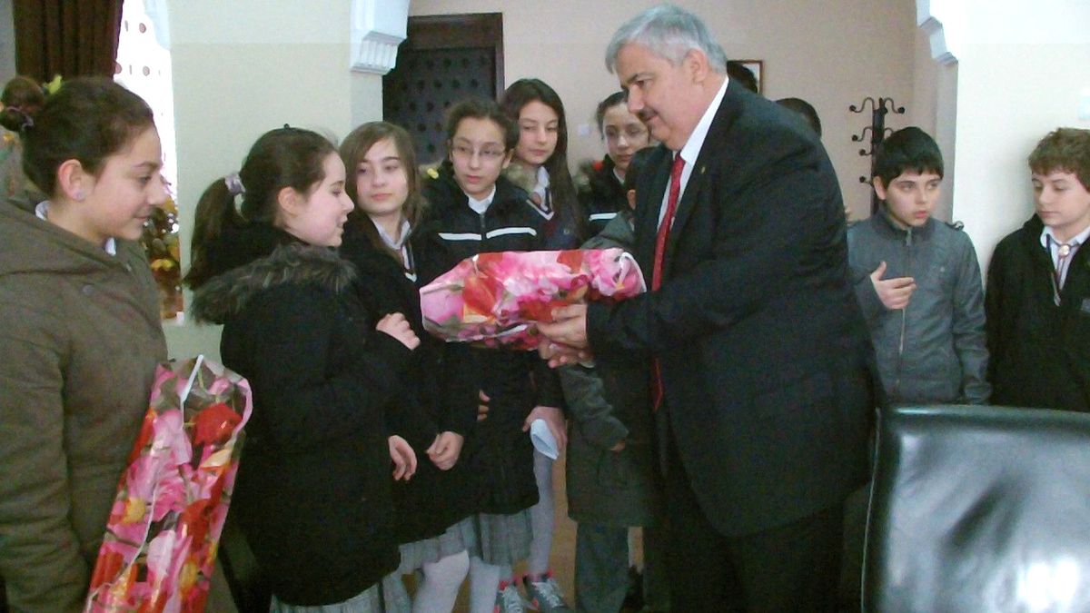'Bu Benim Eserim' Rpojesinde Başarılı Olan Öğrencileri Başkan Ünal Ödüllendirdi