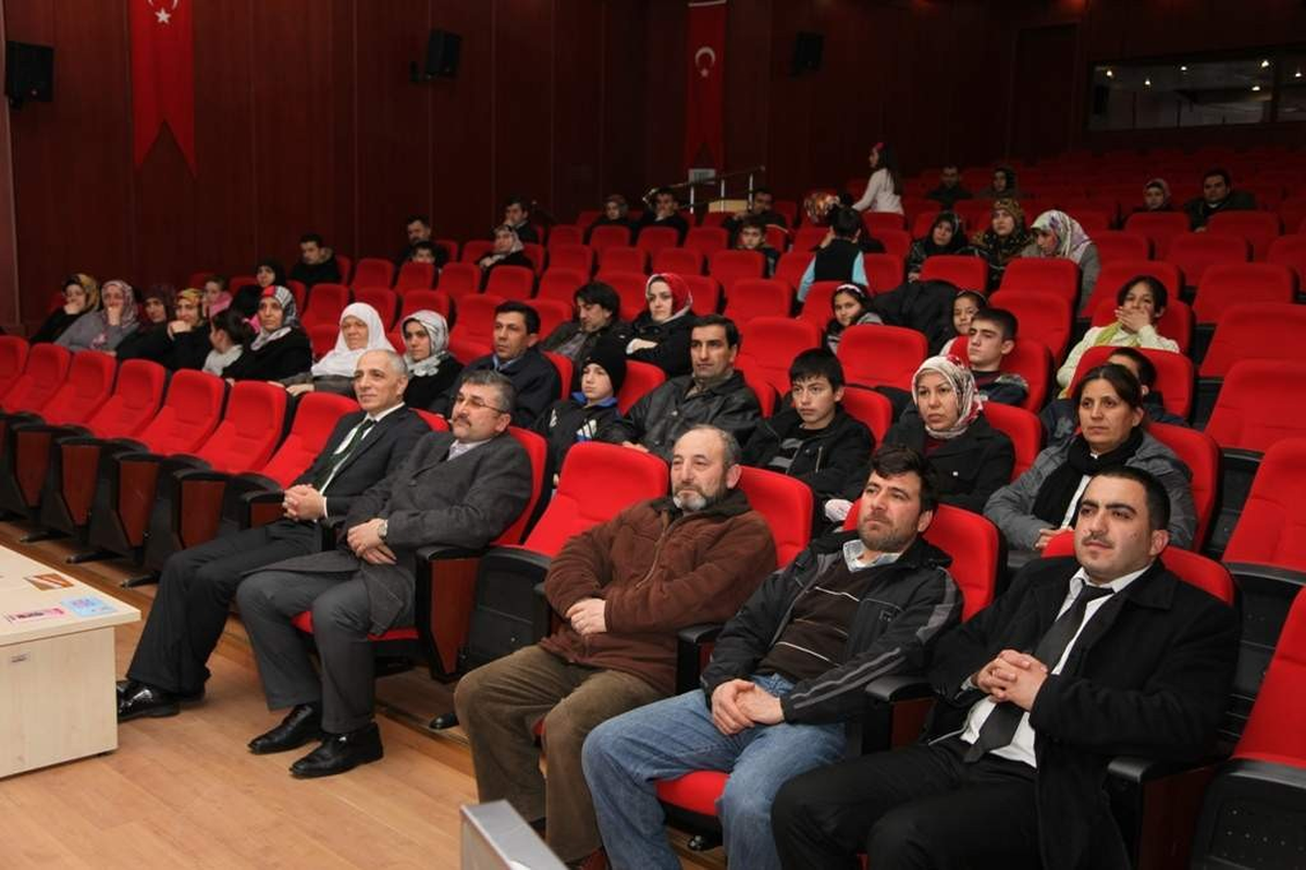 Çayırova Belediyesi\'nin Düzenlediği Eğitim Seminerleri Devam Ediyor