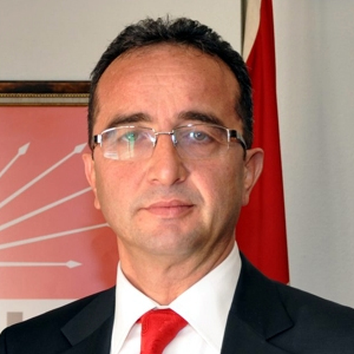 Chp\'li Tezcan: "Helikopter Bir Kaza Sonucu mu Düştü?"