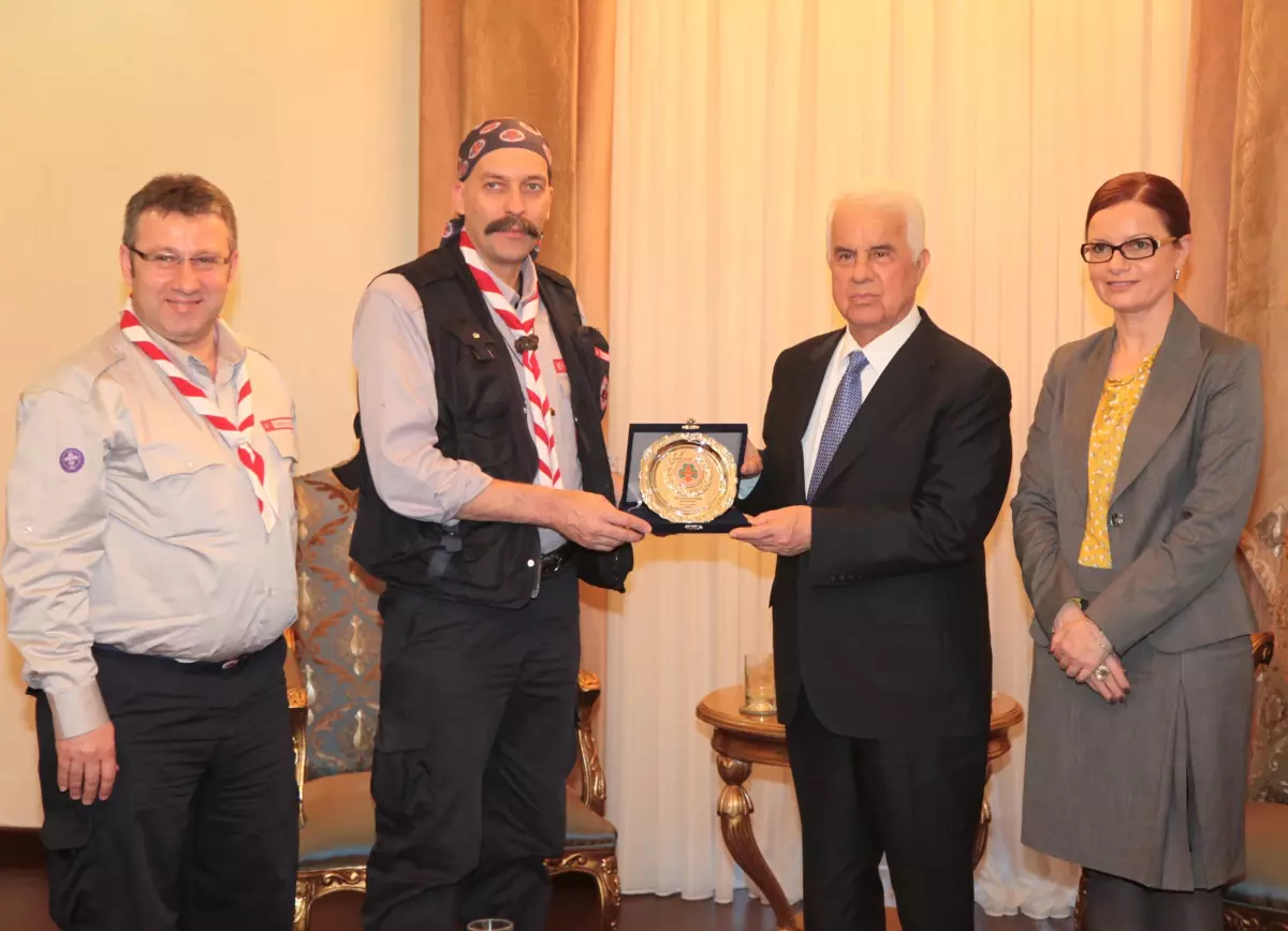 Cumhurbaşkanı Derviş Eroğlu, Türkiye İzcilik Federasyonu'nu Kabul Etti.