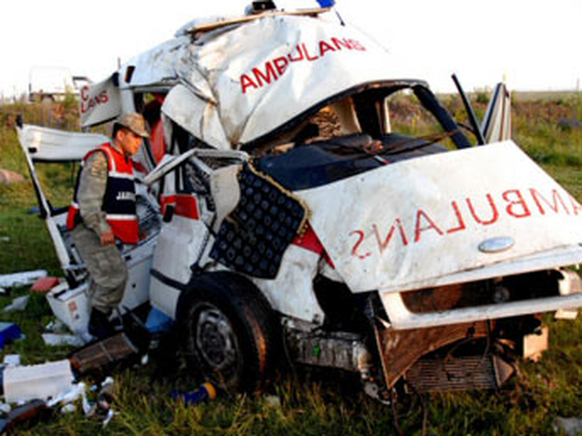 Denizli'de Ambulansla Otomobil Çarpıştı: 5 Ölü, 5 Yaralı