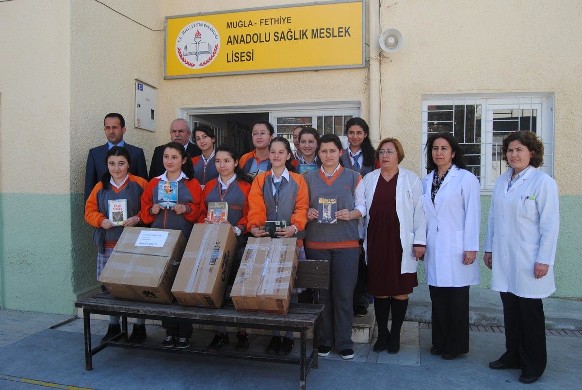 Fethiye'den Bitlis'deki Köy Okuluna Kitap Yardımı
