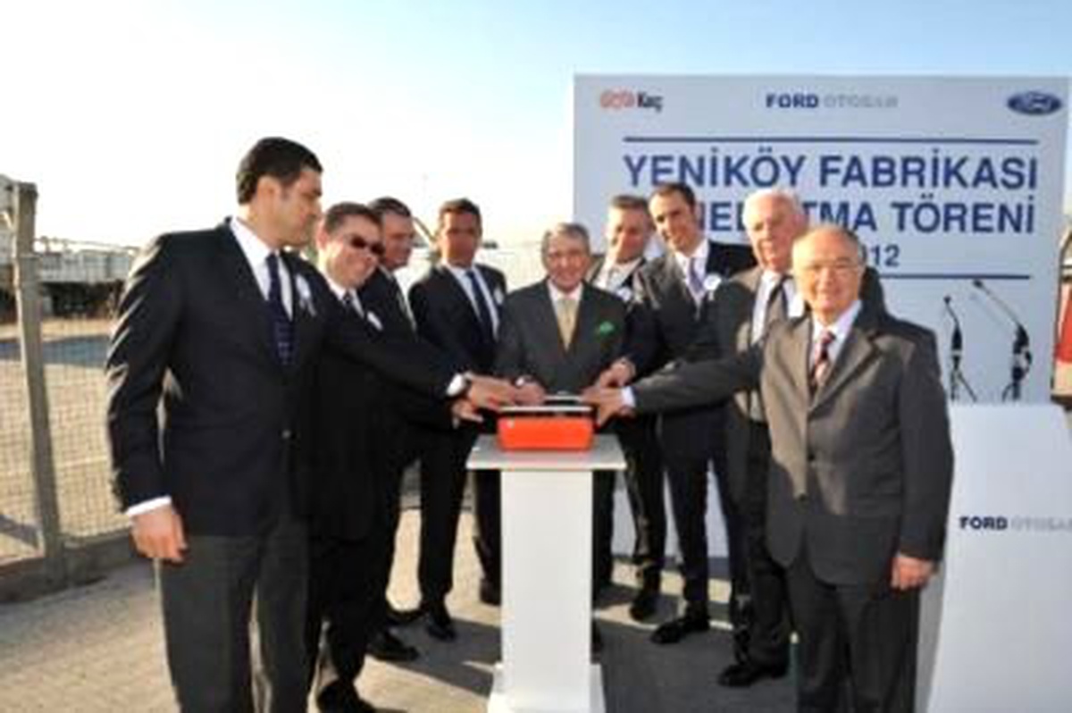 Ford Otosan'ın Yeniköy Fabrikası'nın Temeli'ni Rahmi Koç Attı