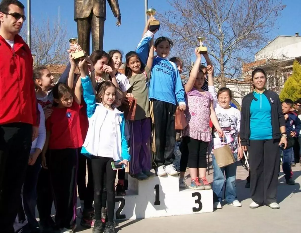 Gömeç\'te Oryantiring Sampiyonları İçin Odul Töreni