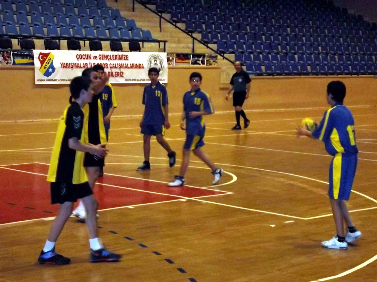 Hentbolcular Basketçileri Aratmadı