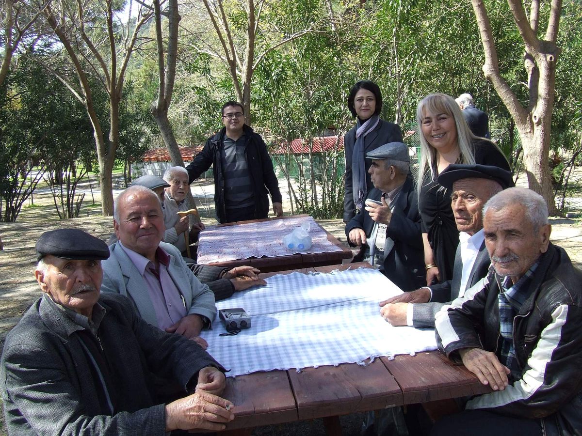 Huzurevi Sakinleri Mangal Partisinde Eğlendi