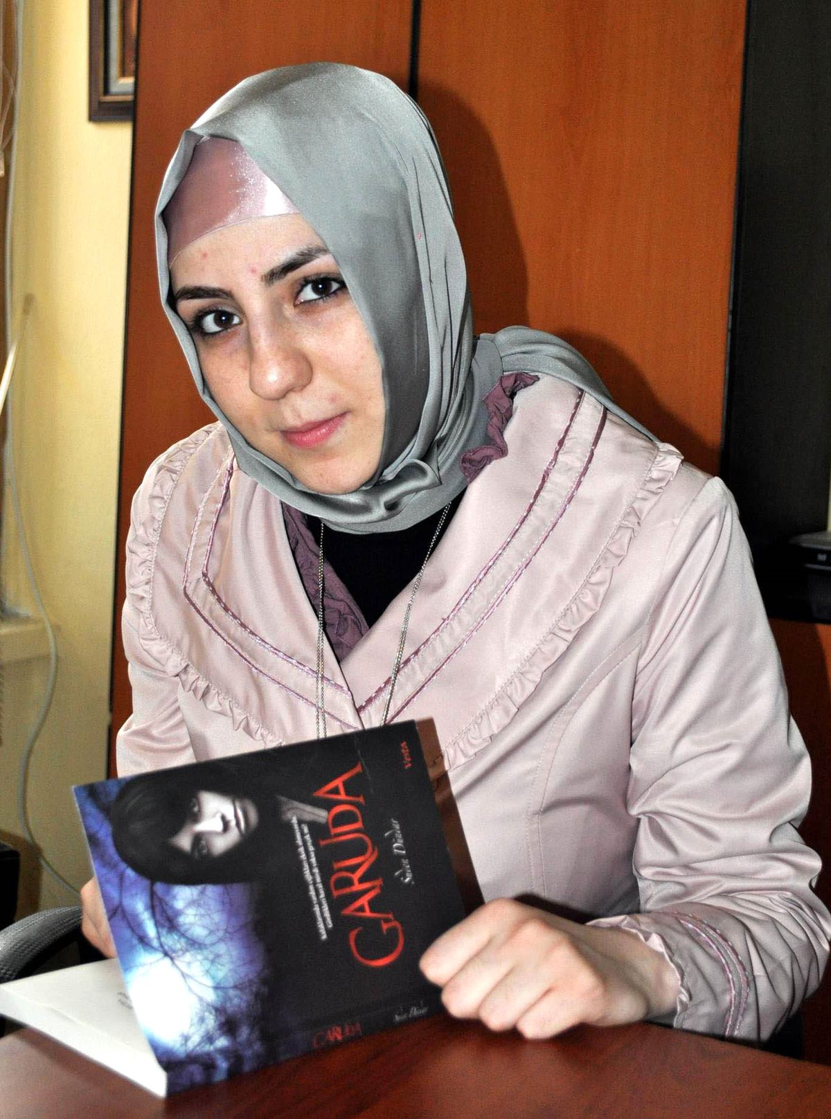 İmam Hatip Lisesi Öğrencisi 18 Yaşında İlk Romanını Çıkardı