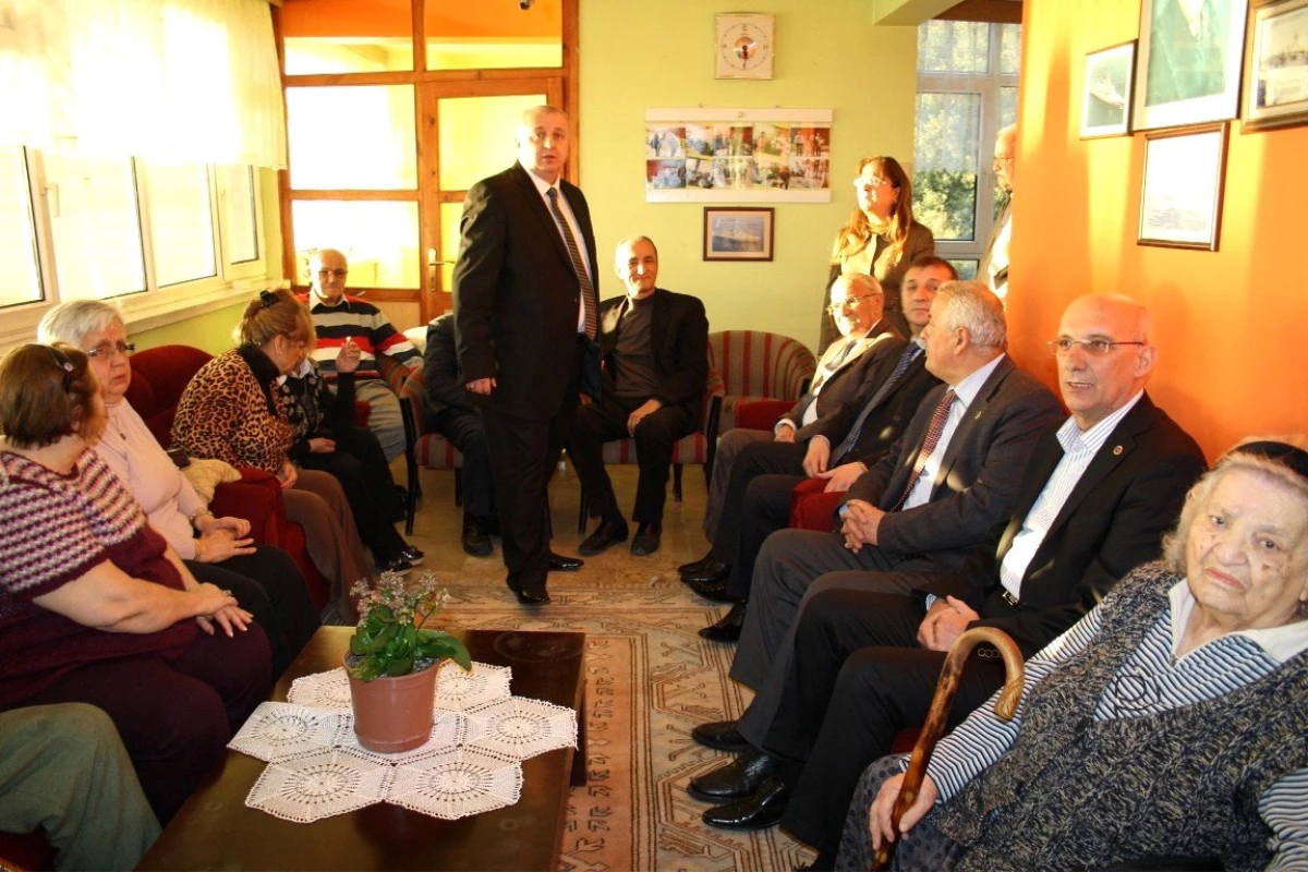 İzmirlioğlu Huzurevine Yaşlılar Haftası Kutlama Ziyaretleri