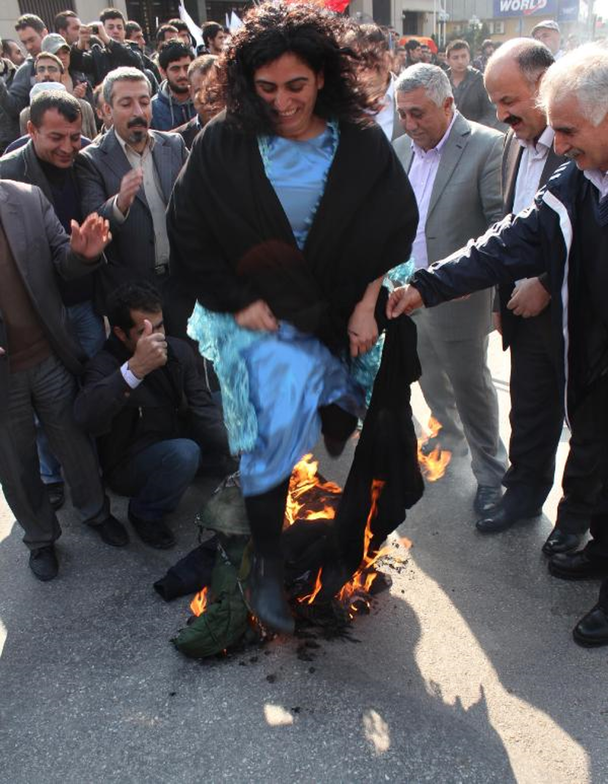 İzmit\'te 3 Saatlik Nevruz Gerginliği