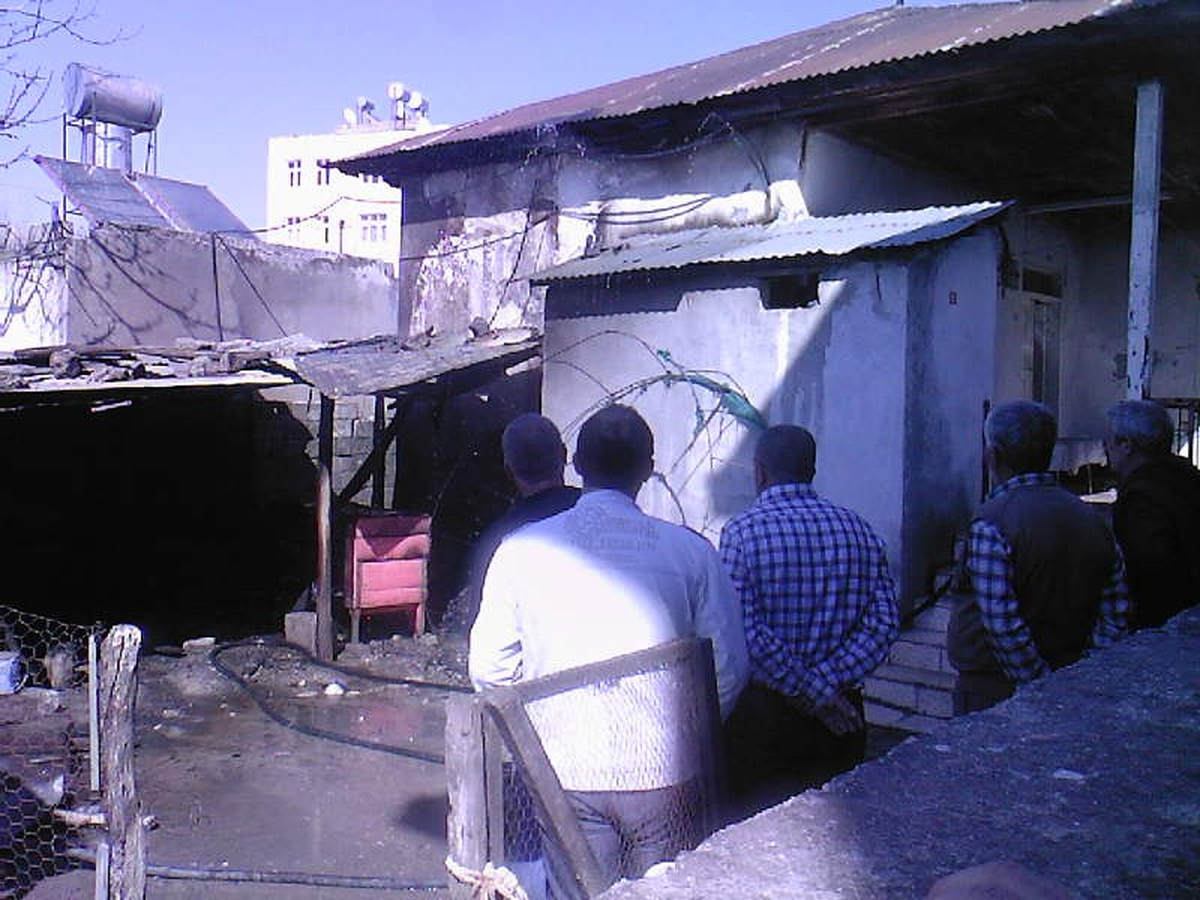 Kadirli\'de Ahşap Evde Çıkan Yangın Korkuttu