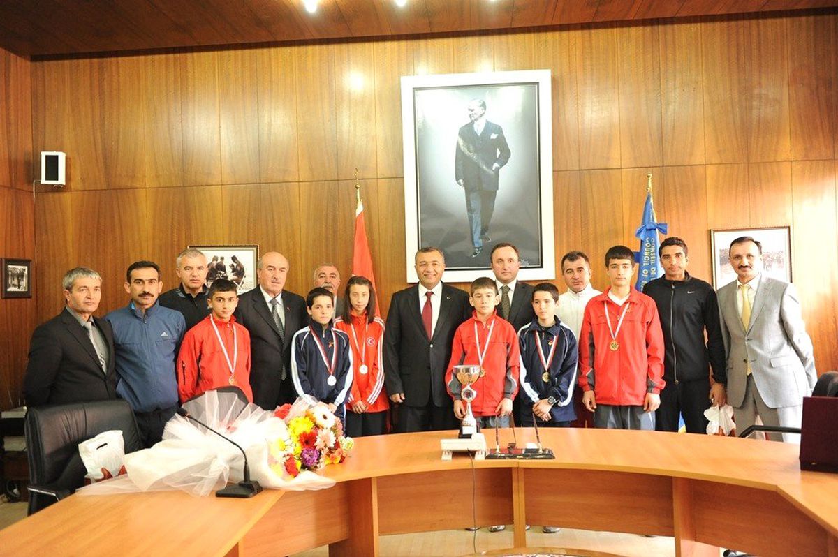Kros\'ta Başarılı Öğrencilere Ödül