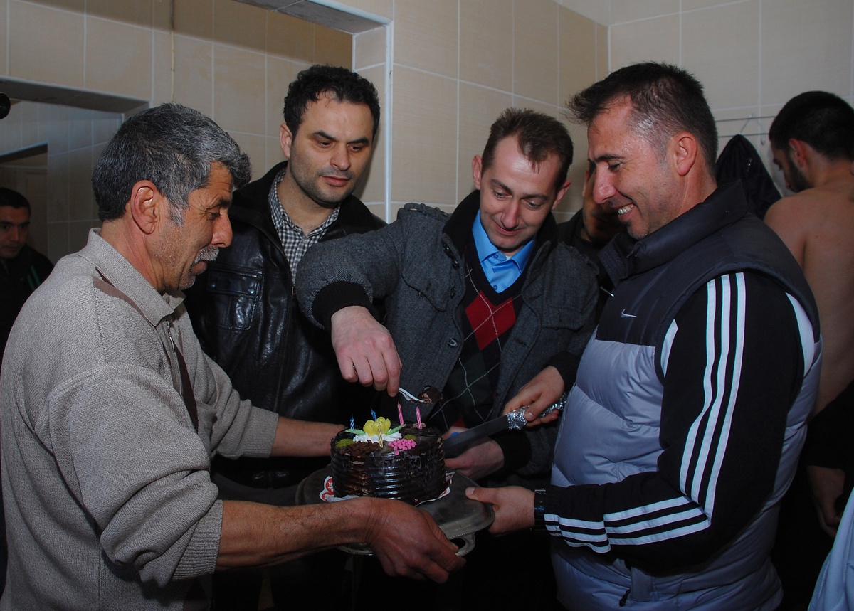 Malkaraspor Antrenörüne Sürpriz Doğum Günü Kutlaması