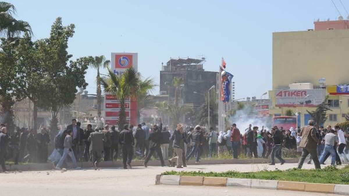 Mersin'de İzinsiz Nevruz Kutlaması Olaylı Başladı (2)