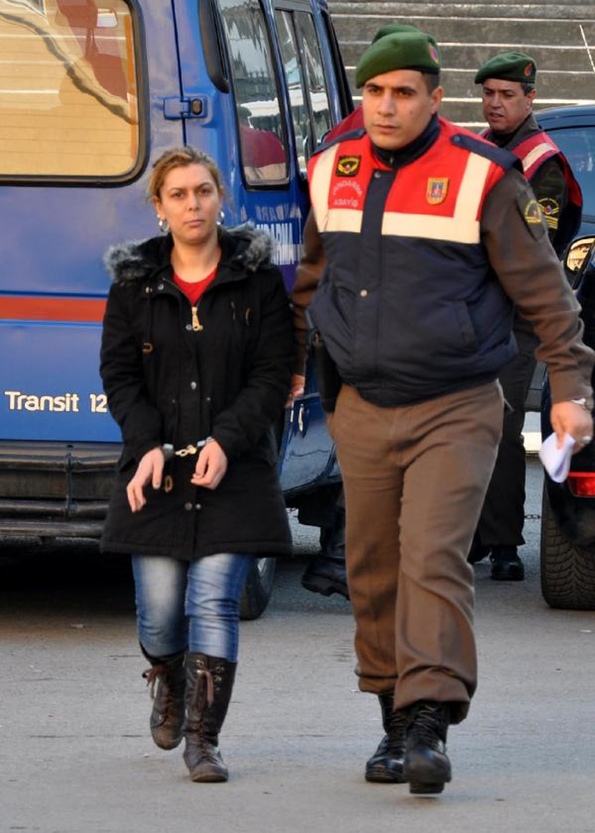 Meyve Bıçağı ile Kapıları Açıp Hırsızlık Yapmaktan Yakalandı