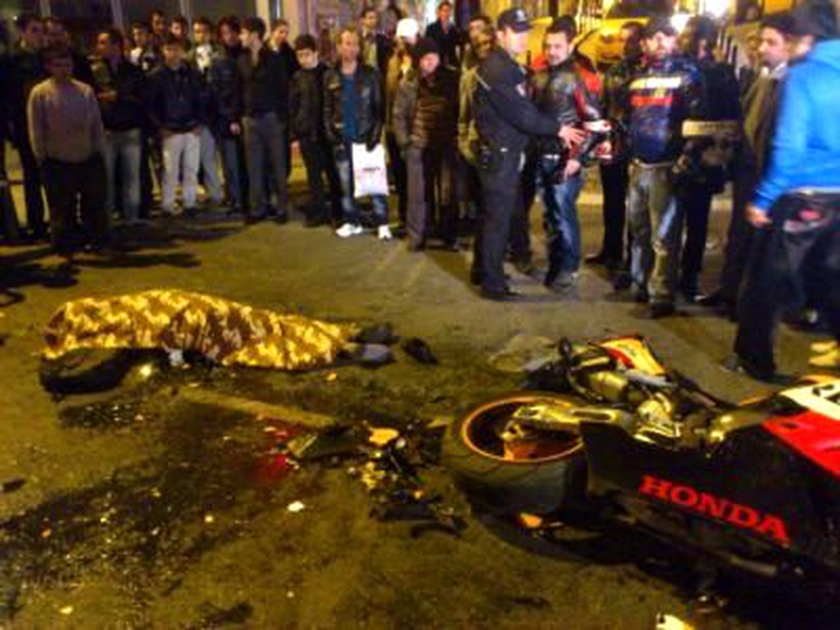 Motosiklet Hatalı Dönüş Yapan Taksiye Çarptı: 1 Ölü