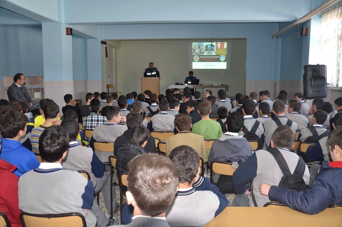 Öğrenciler, Zararlı Alışkanlıklara Karşı Bilgilendiriliyor