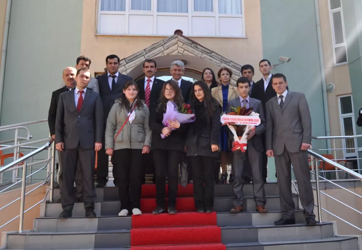 Öğrencilerden Yaşlılara Saç Bakımı